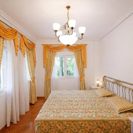 Golden Serenity Villa *